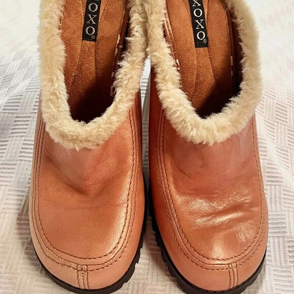 Size 8.5 Medium XOXO Dark Tan Leather Saddle Clogs with Fur Edge & Microsuede In - Picture 1 of 11